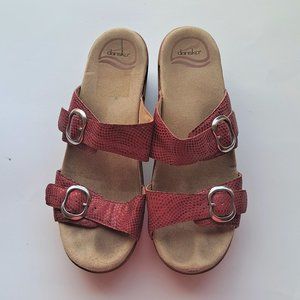 Dansko Red Pepple Top Slide Clog Sandals - 8.5M